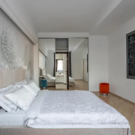 Апартаменты Апартаменты LUXURY APARTMENTS IN THE CITY *